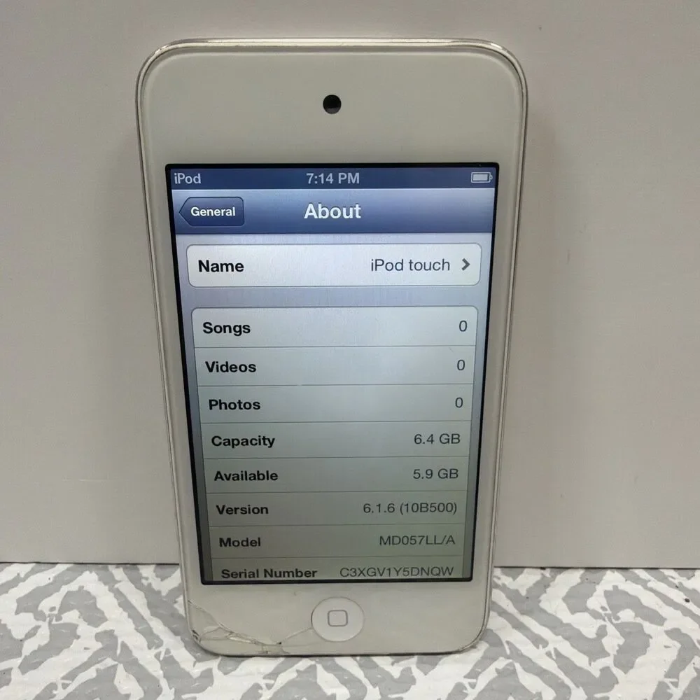 Apple iPod Touch 4th Gen 8GB White (A1367) For Parts - Cracked Screen, Powers On